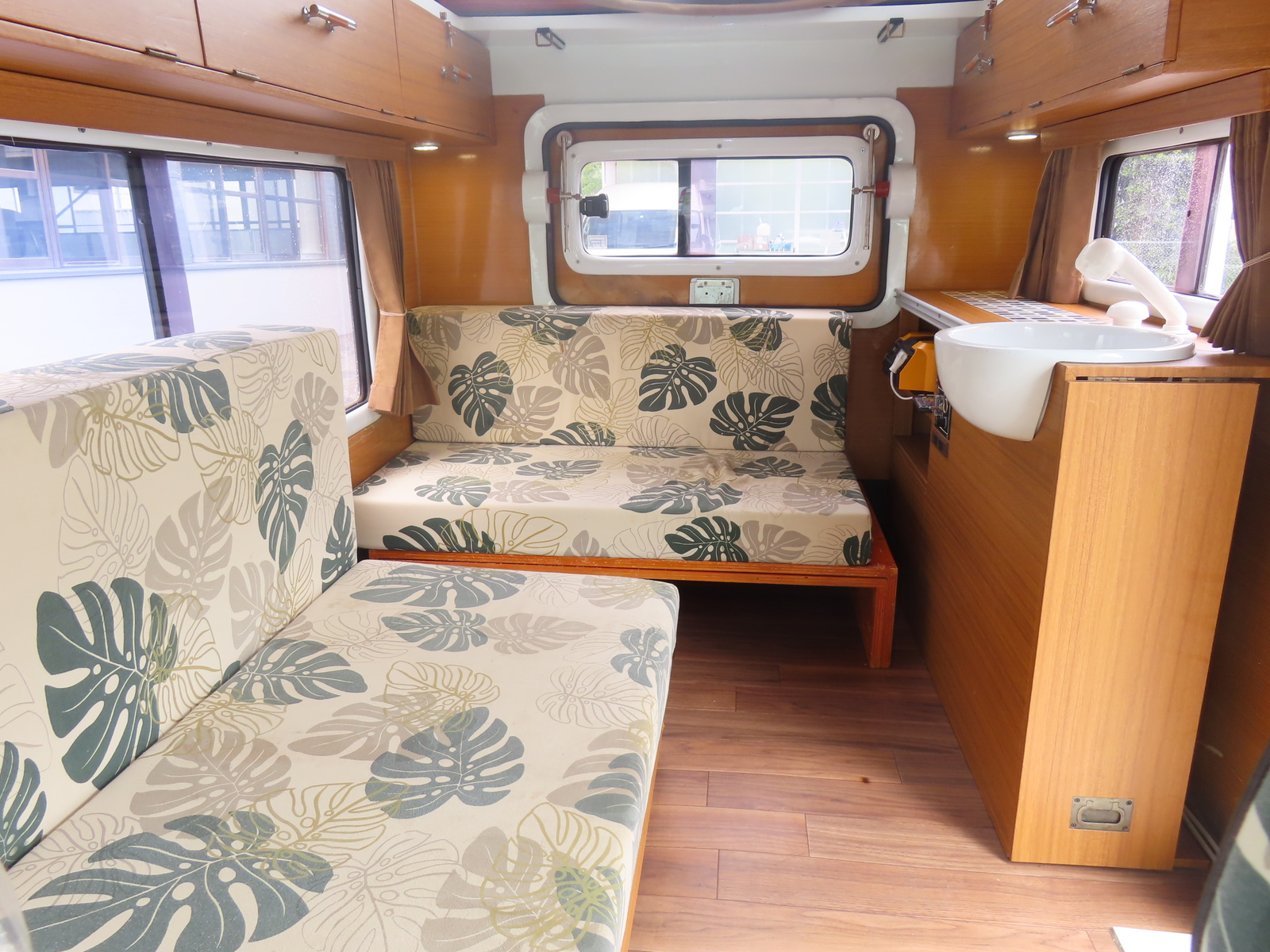 キャンピングカー軽キャンパー