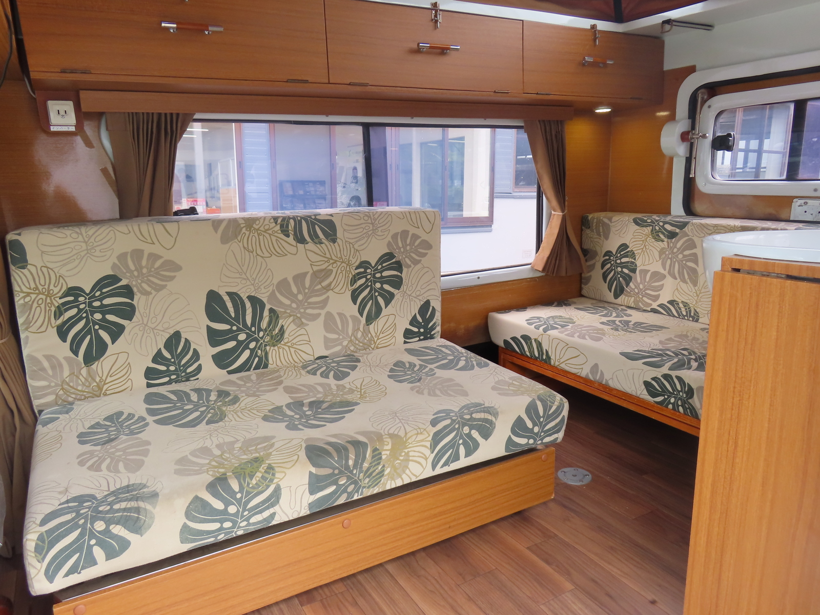 キャンピングカー軽キャンパー