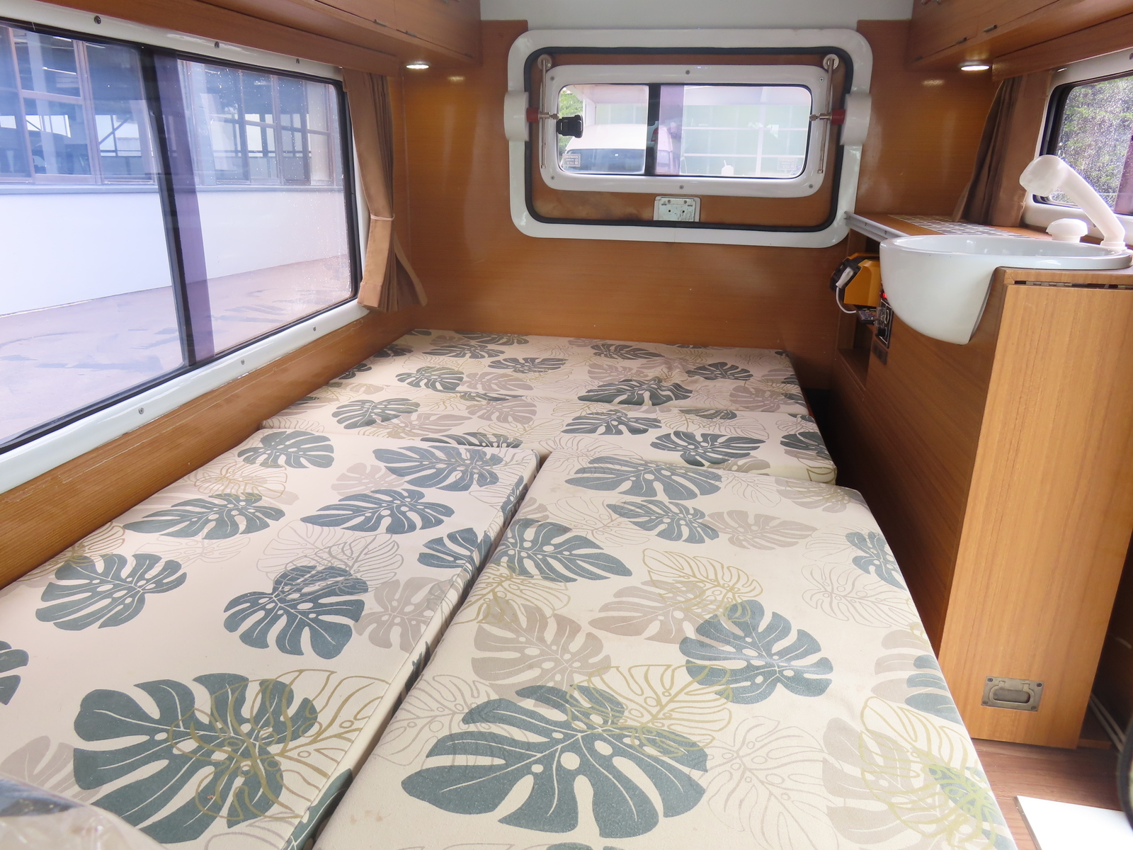 キャンピングカー軽キャンパー