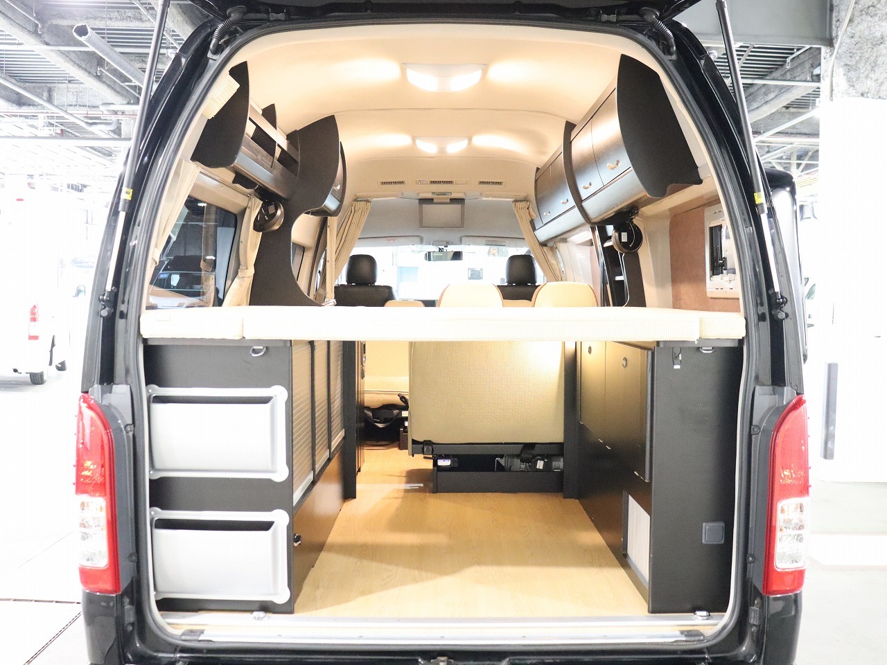 キャンピングカーバンコン