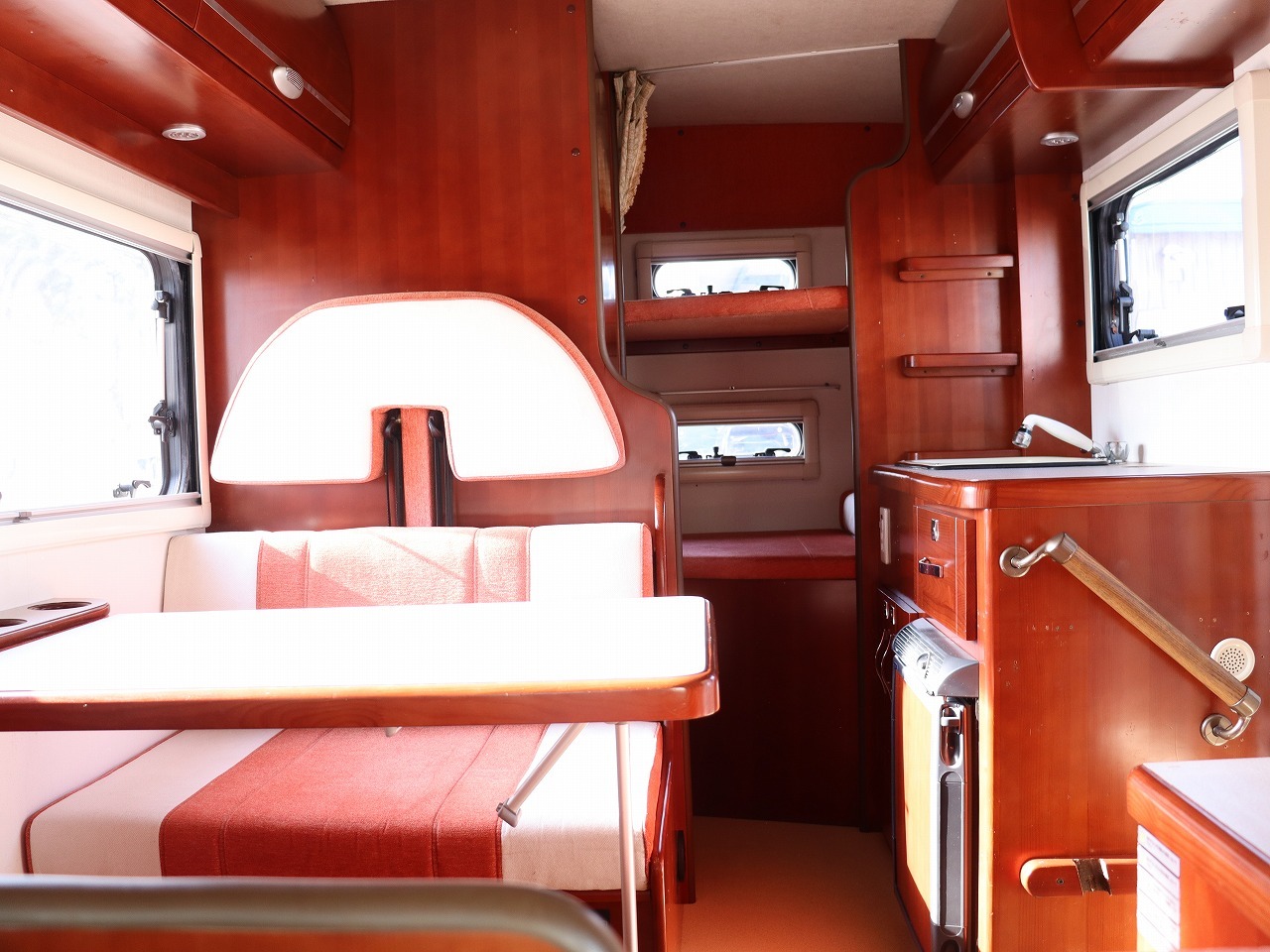 キャンピングカーキャブコン