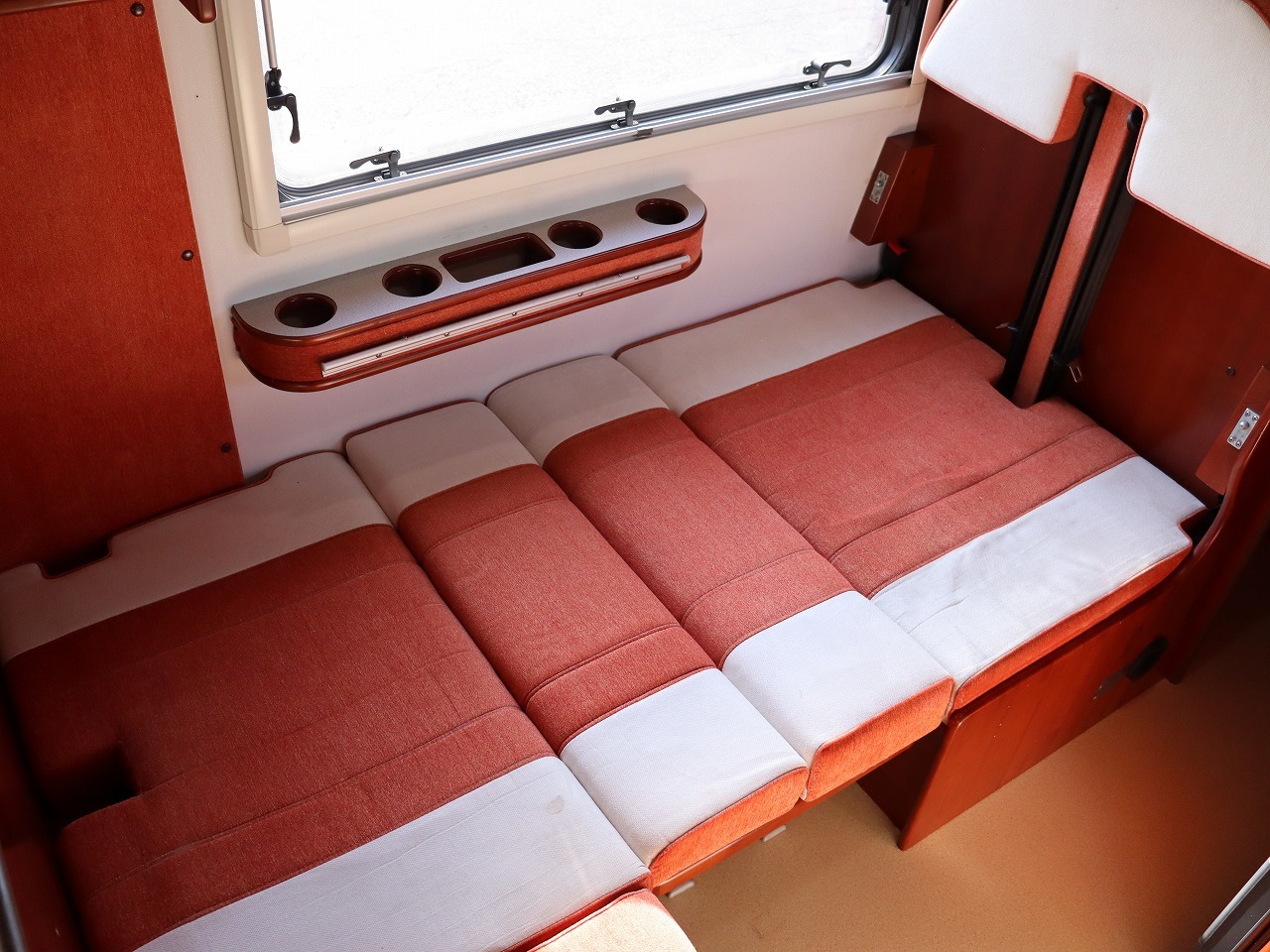 キャンピングカーキャブコン