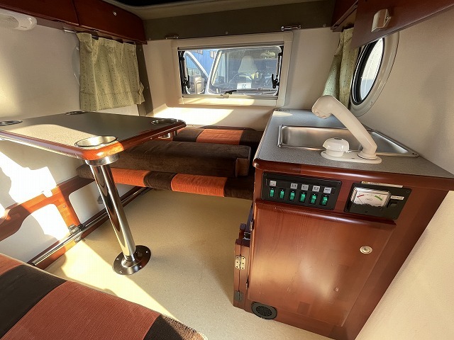 キャンピングカー軽キャンパー