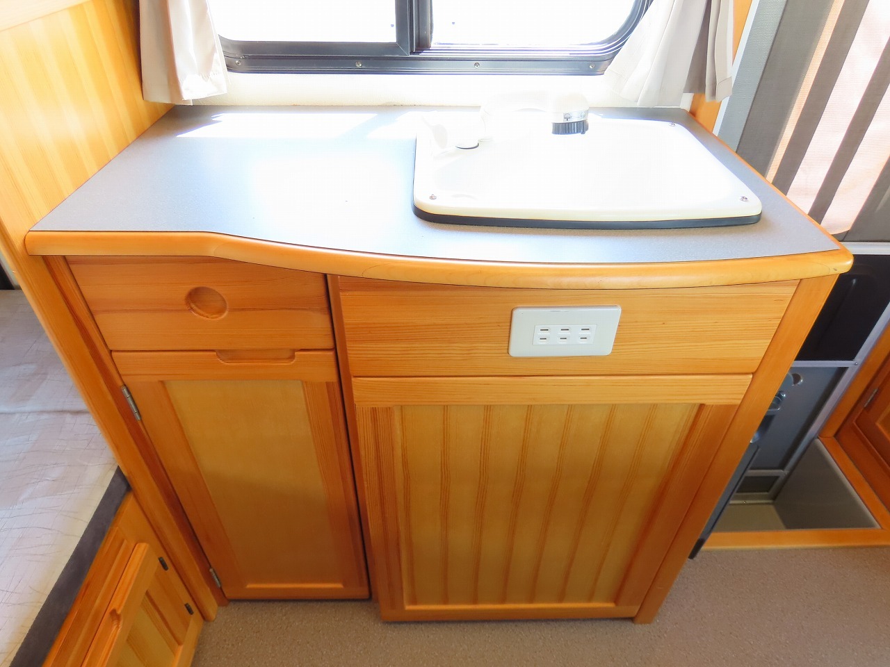 キャンピングカーキャブコン