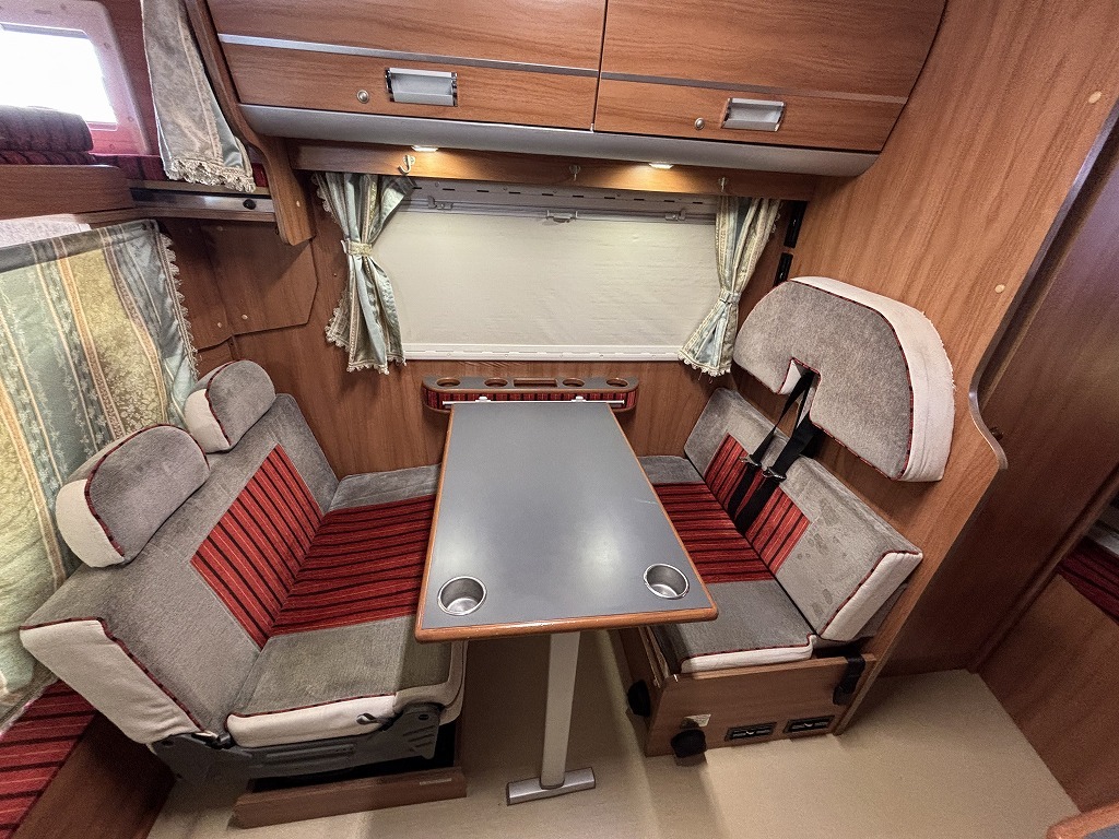 キャンピングカーキャブコン