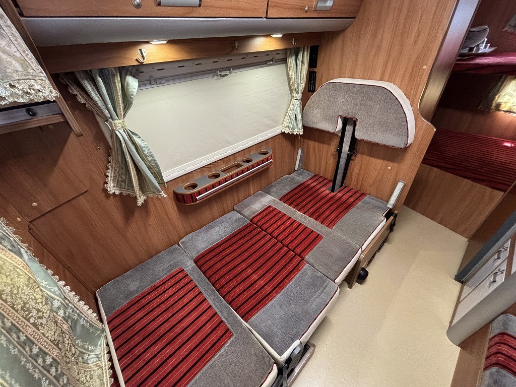 キャンピングカーキャブコン