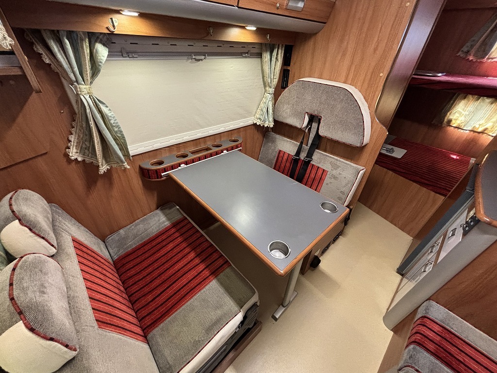 キャンピングカーキャブコン