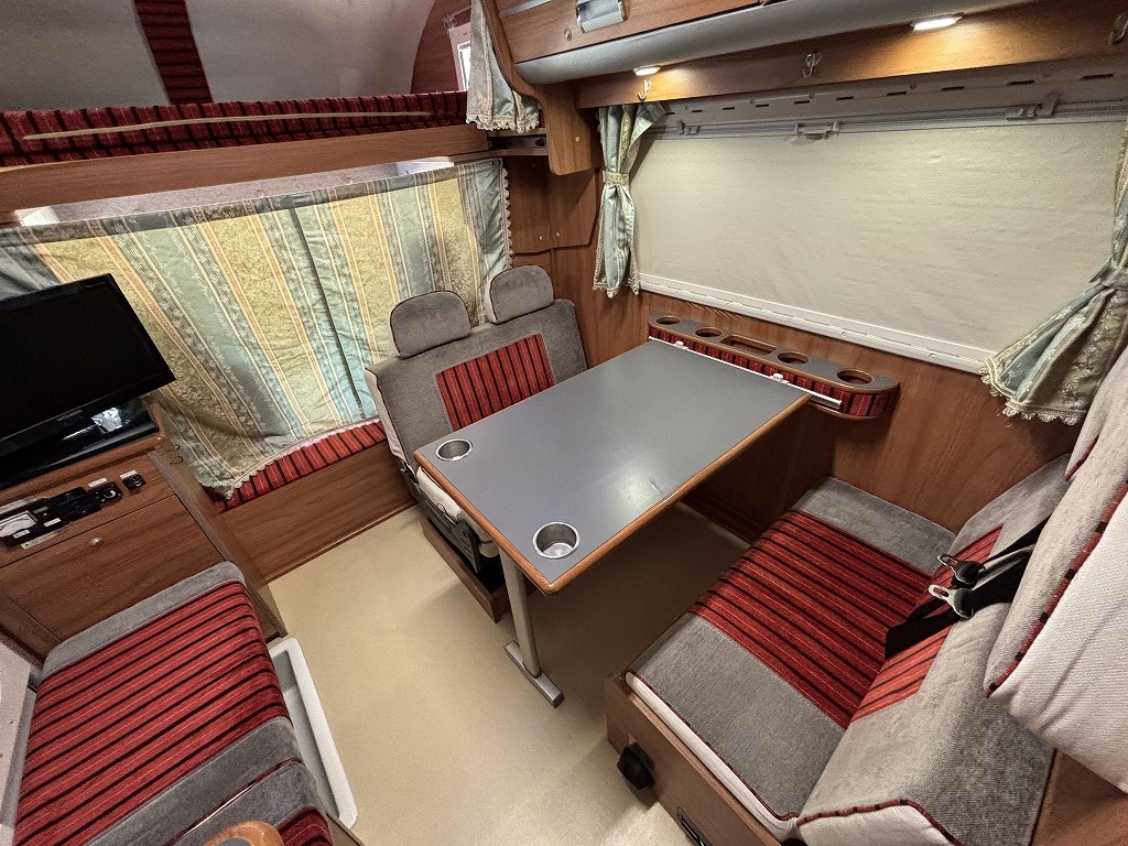 キャンピングカーキャブコン