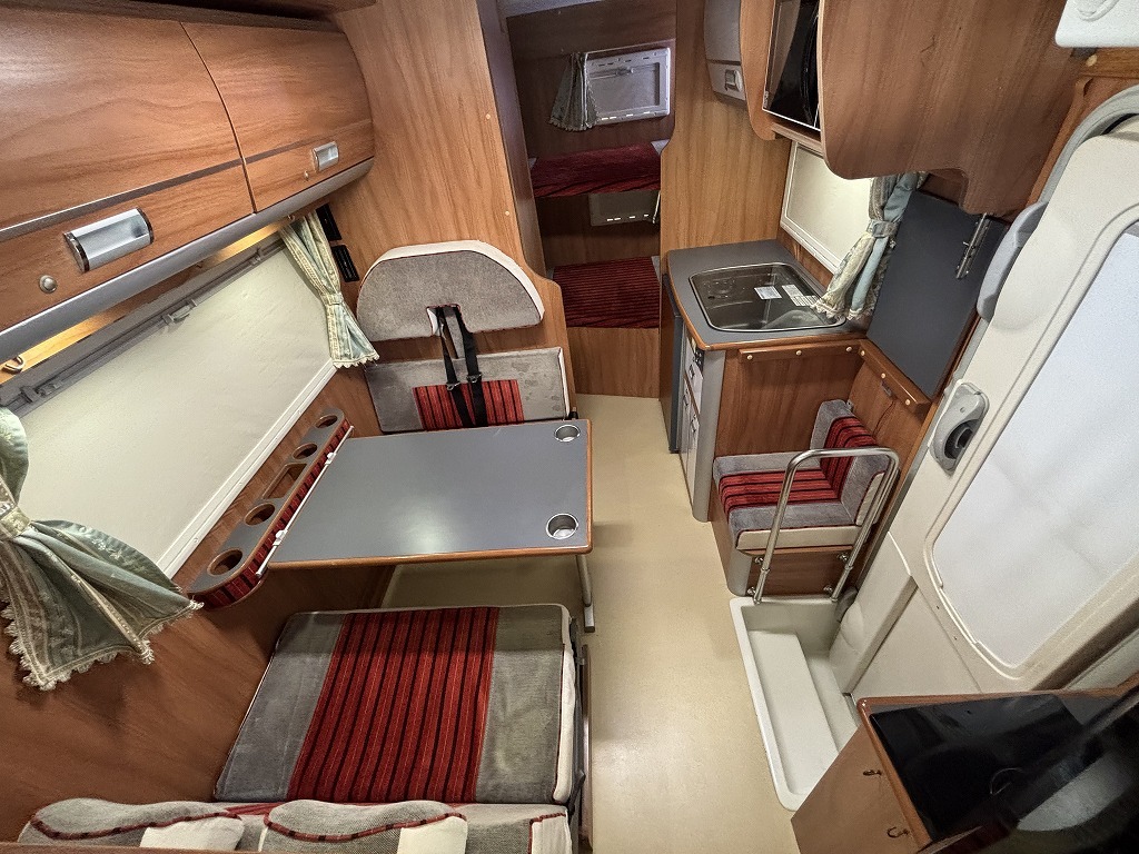 キャンピングカーキャブコン