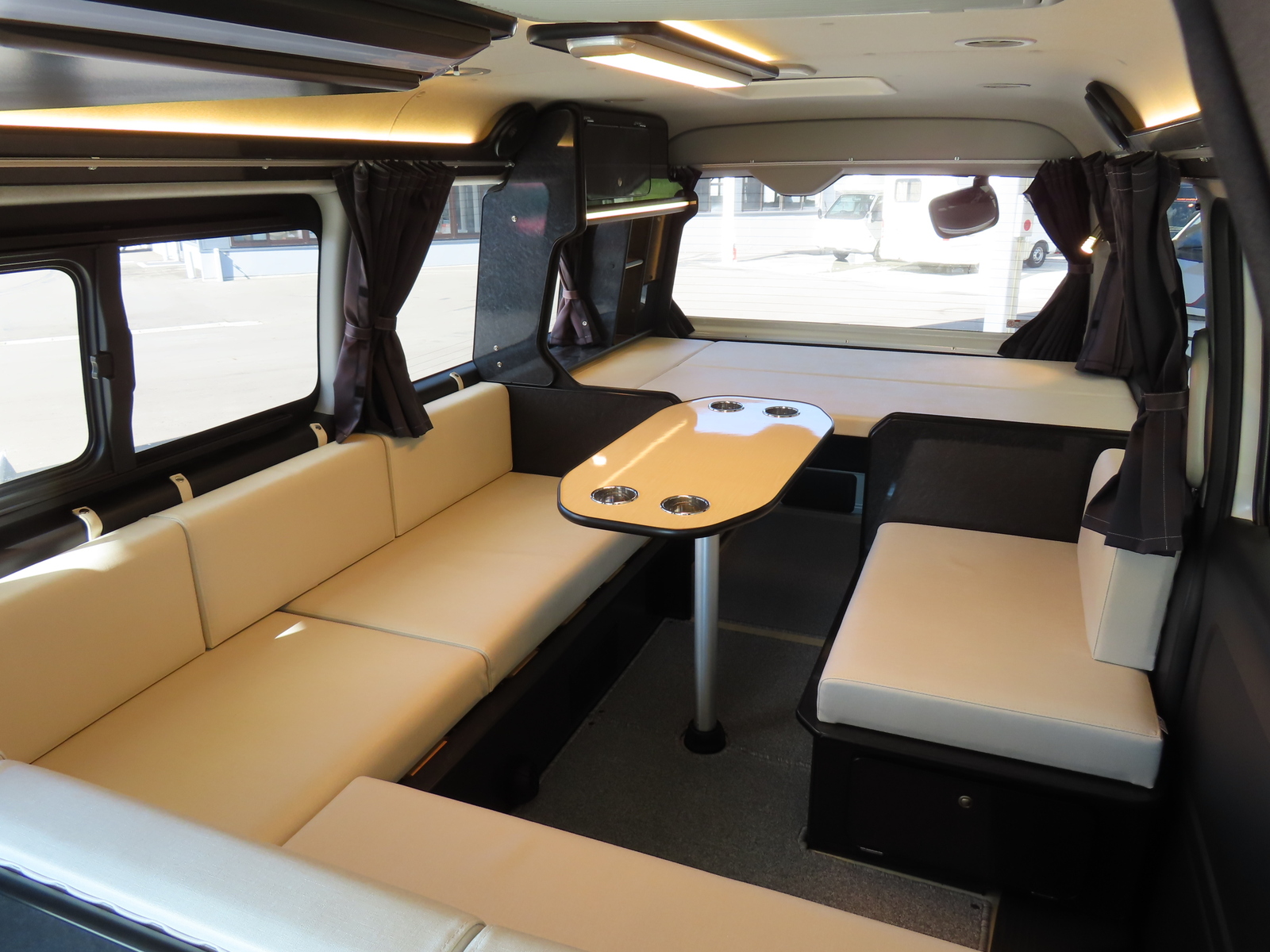 キャンピングカーバンコン