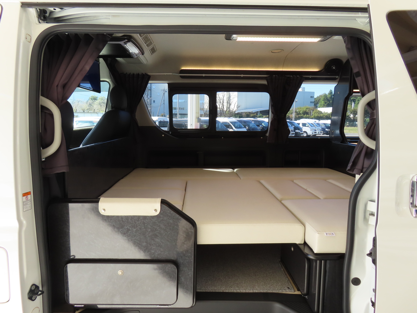 キャンピングカーバンコン