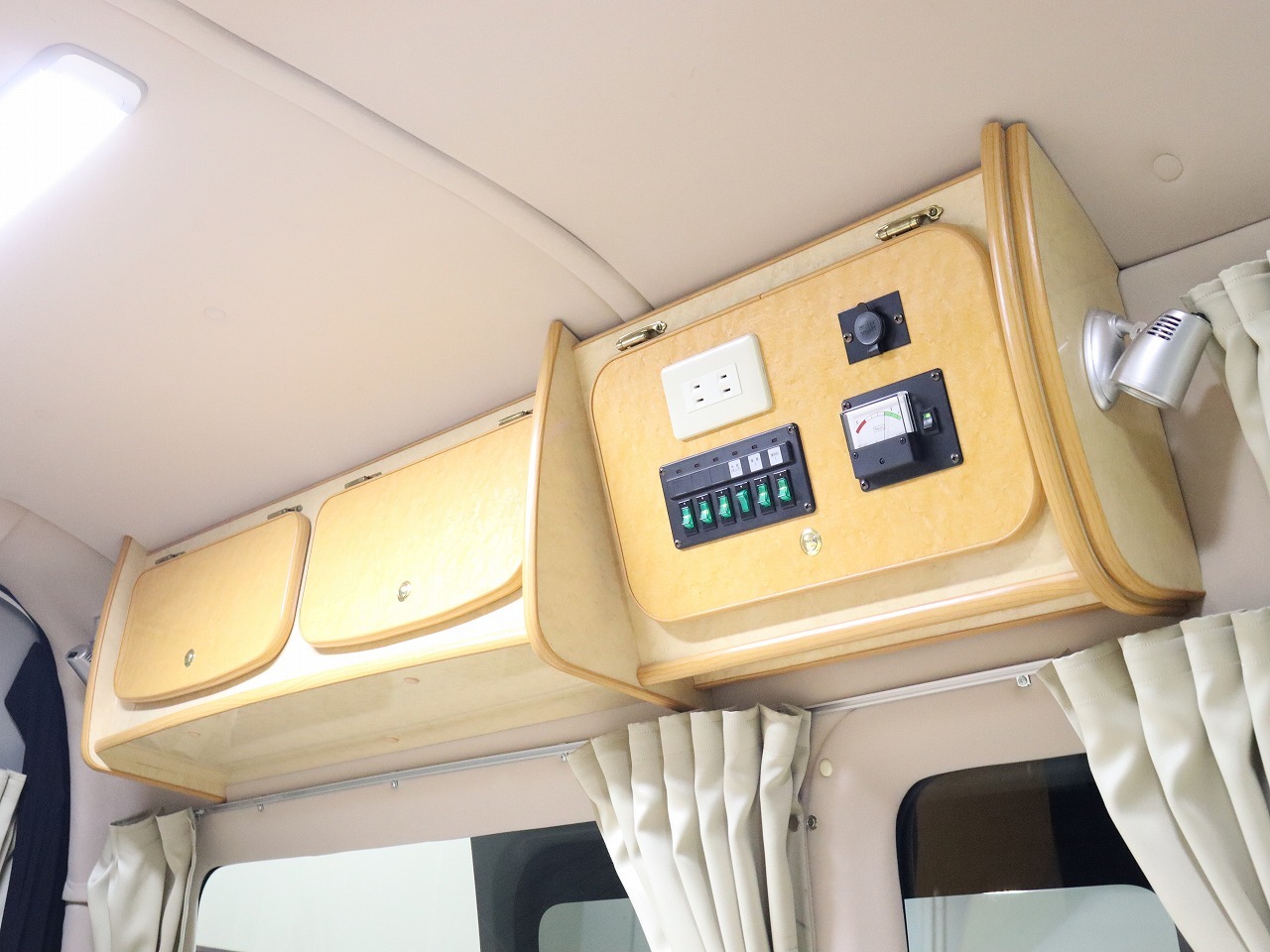 キャンピングカーバンコン