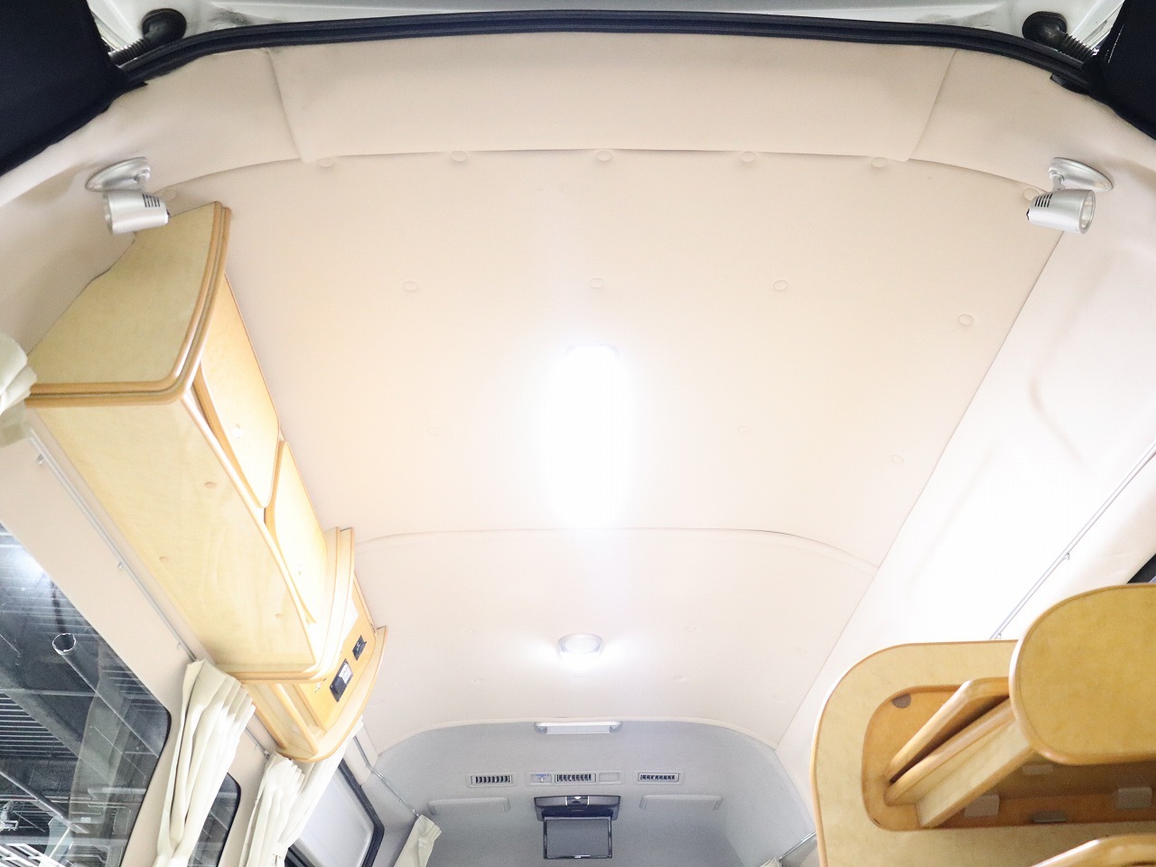 キャンピングカーバンコン