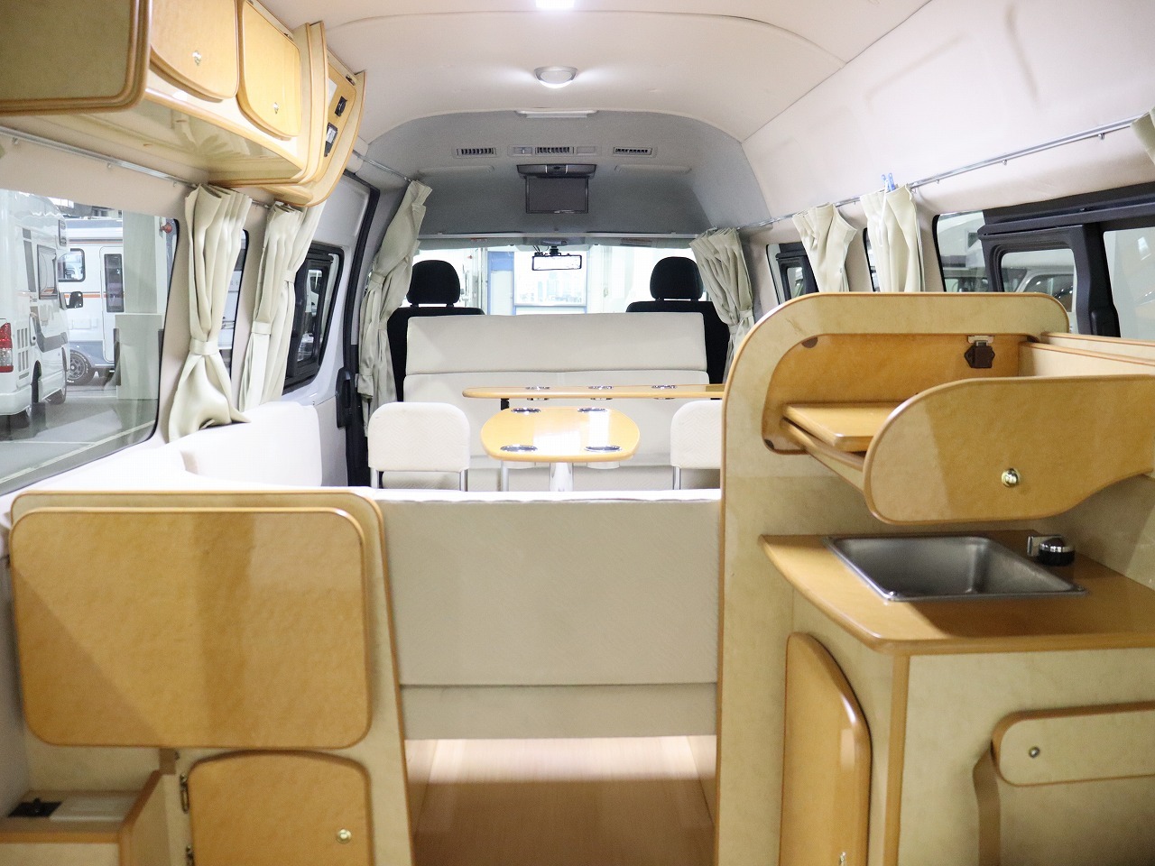 キャンピングカーバンコン