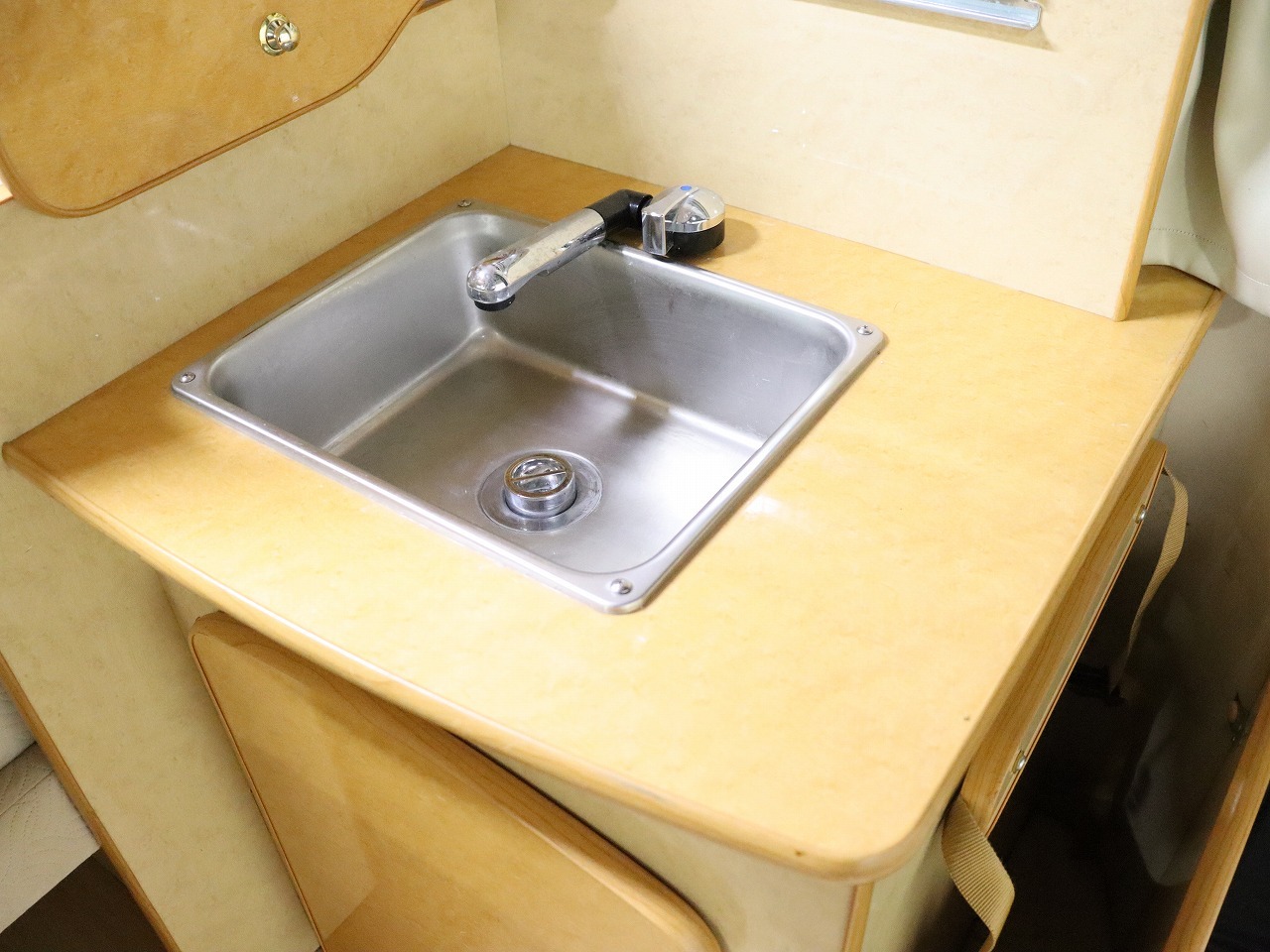 キャンピングカーバンコン