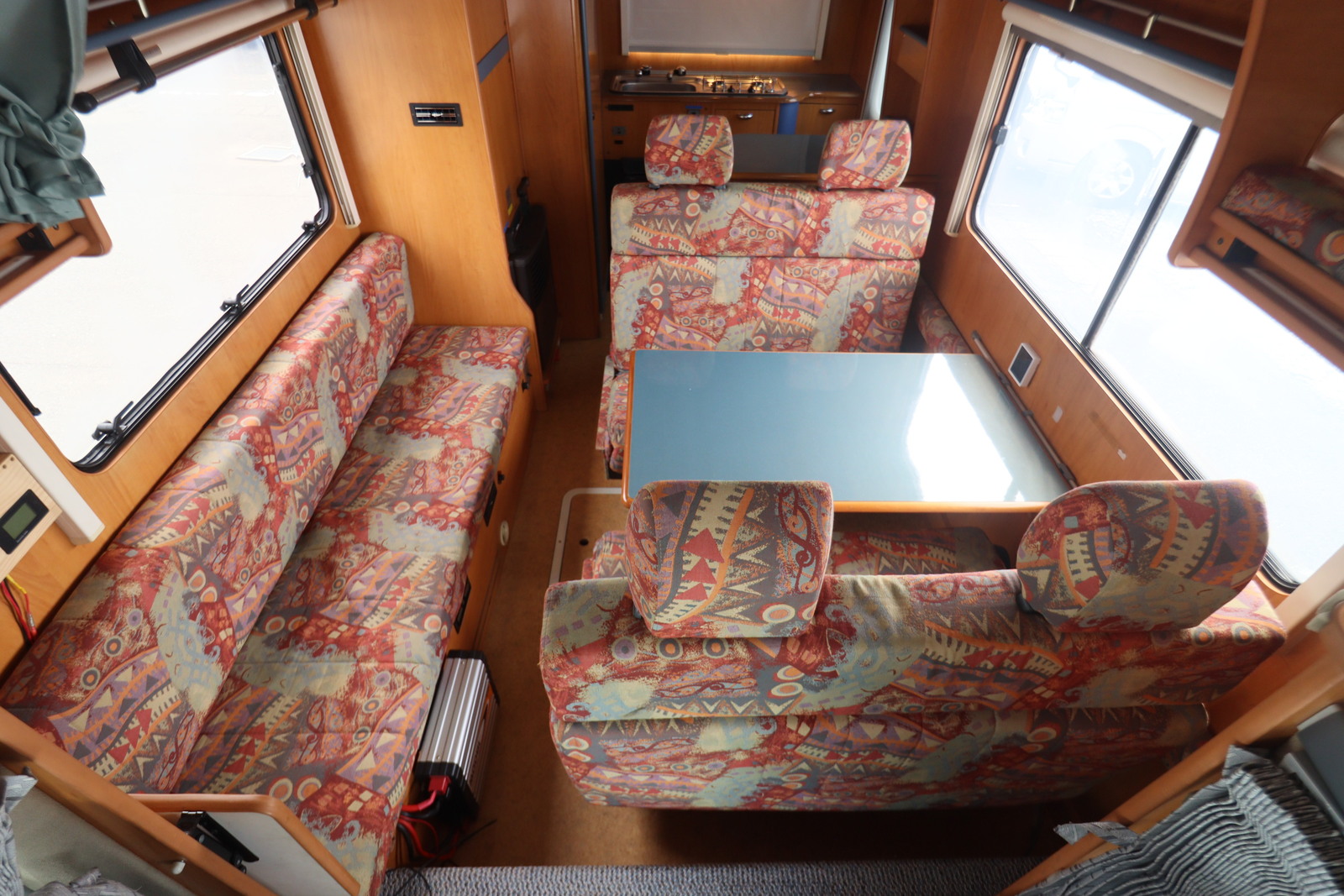 キャンピングカーキャブコン