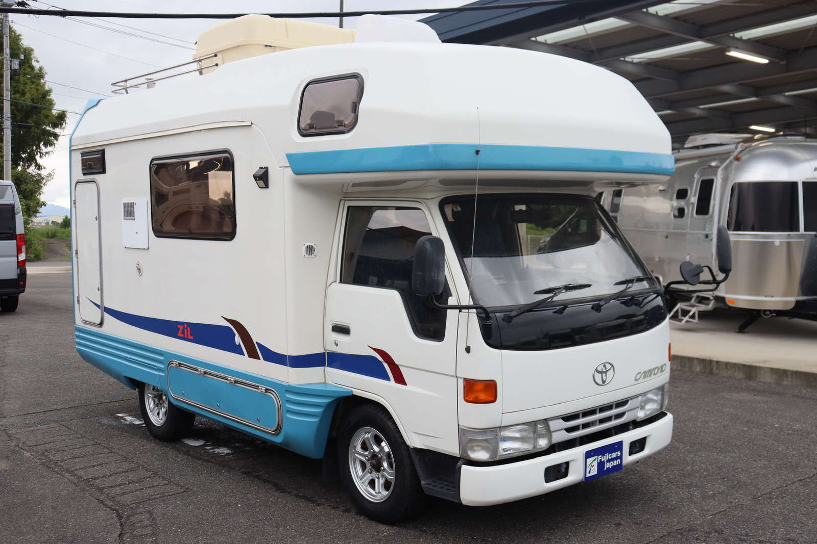 キャンピングカーキャブコン