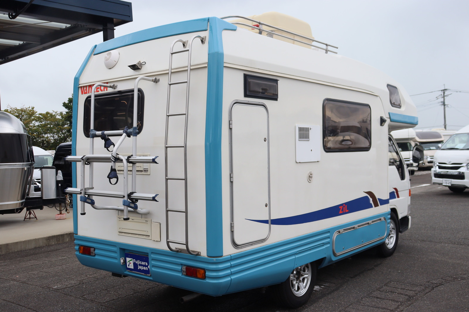 キャンピングカーキャブコン