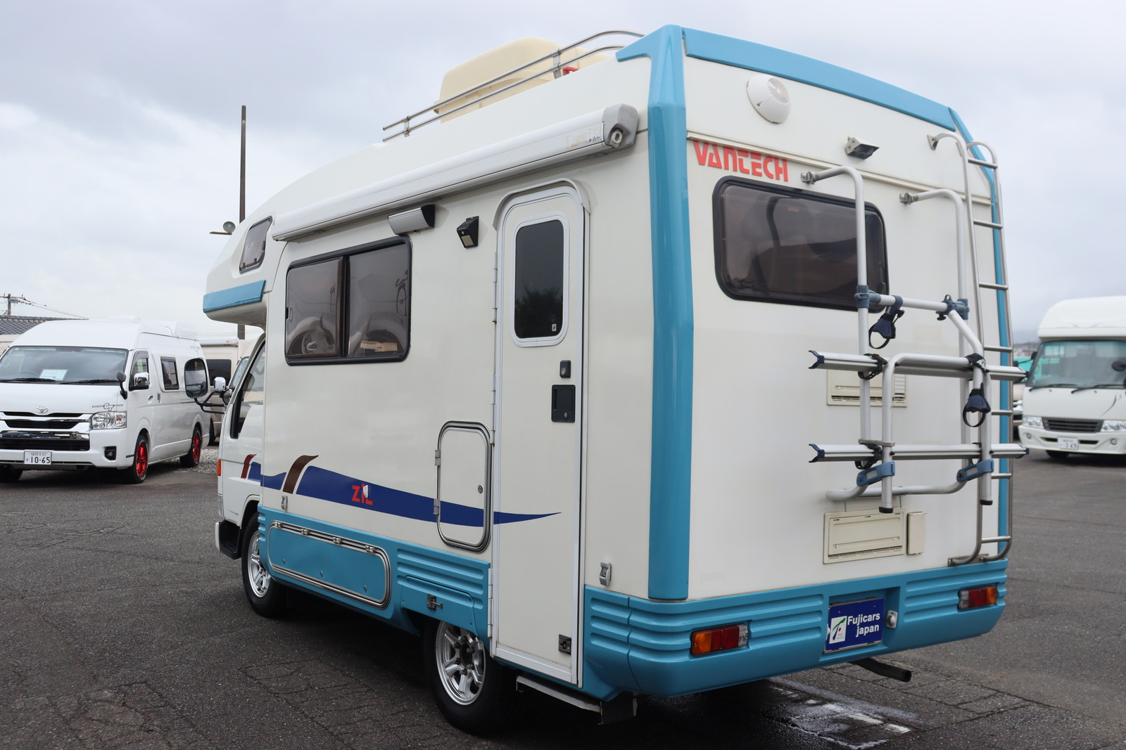 キャンピングカーキャブコン