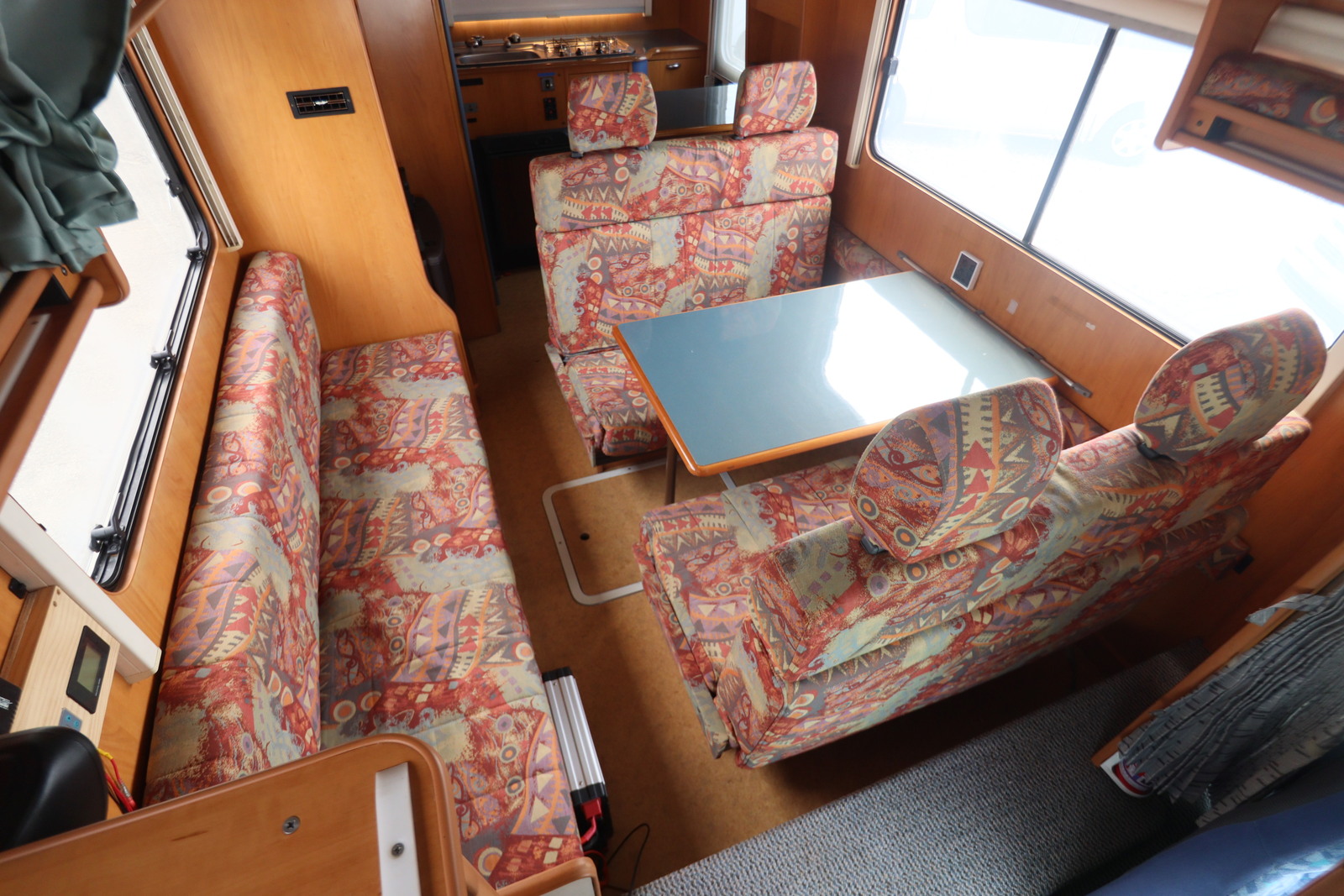 キャンピングカーキャブコン