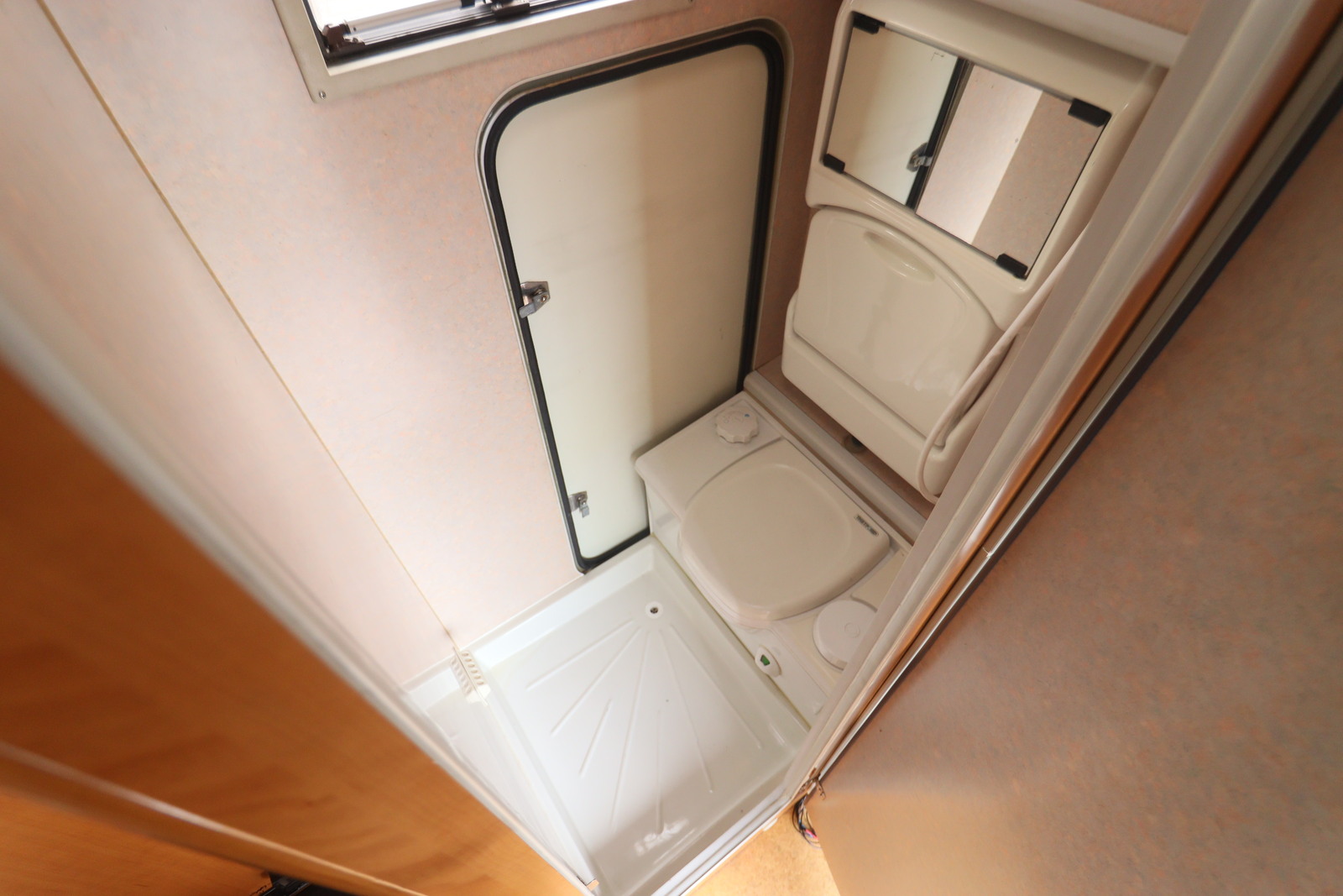 キャンピングカーキャブコン