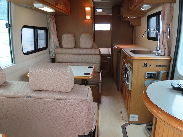 キャンピングカーバスコン