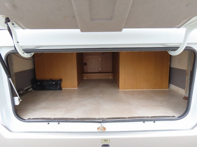 キャンピングカーバスコン