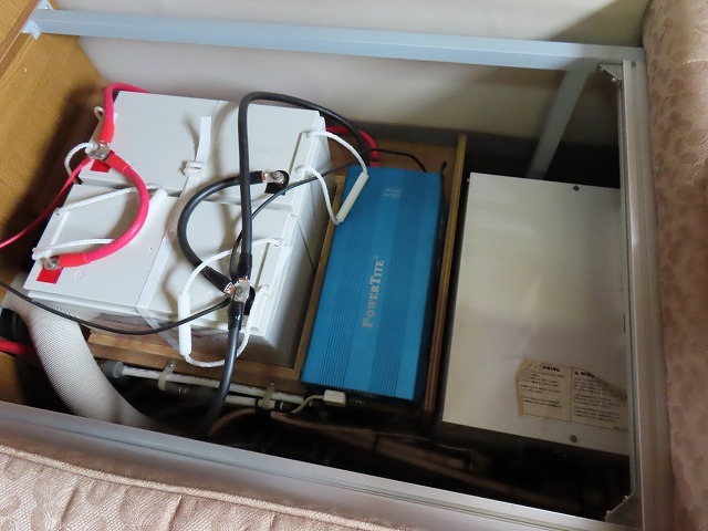 キャンピングカーバスコン