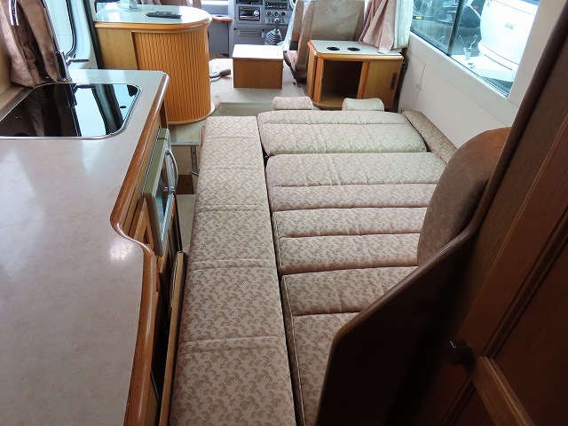 キャンピングカーバスコン