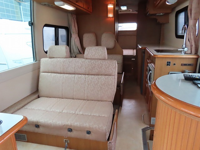 キャンピングカーバスコン