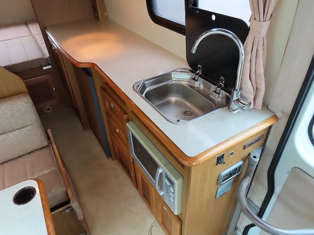 キャンピングカーバスコン