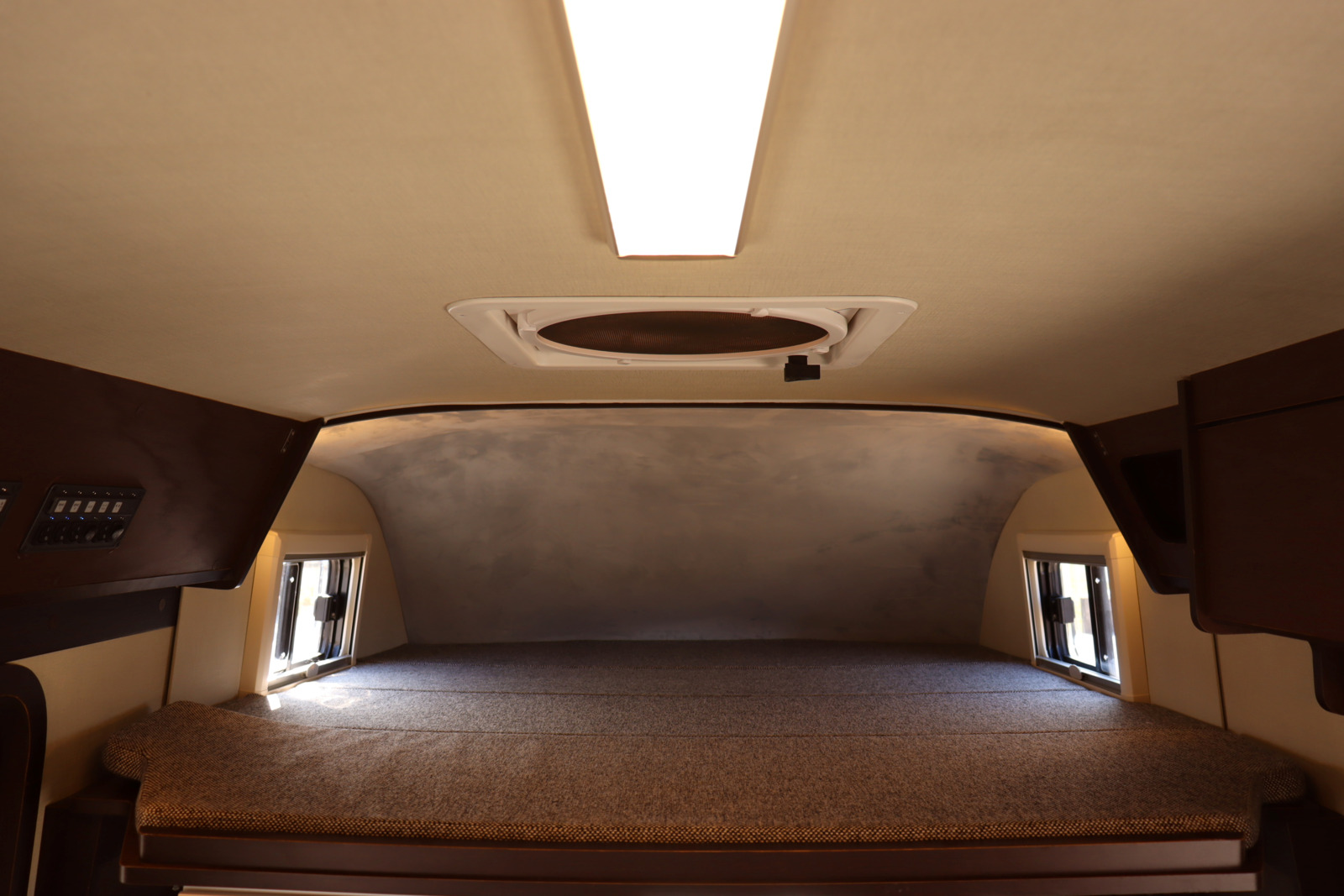 キャンピングカーキャブコン