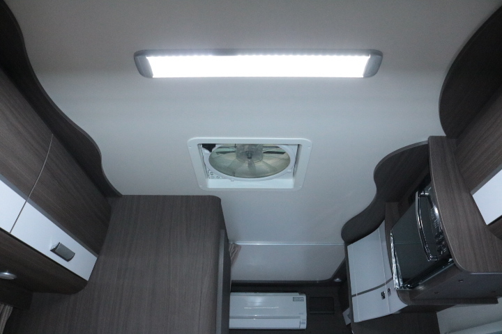 キャンピングカーキャブコン