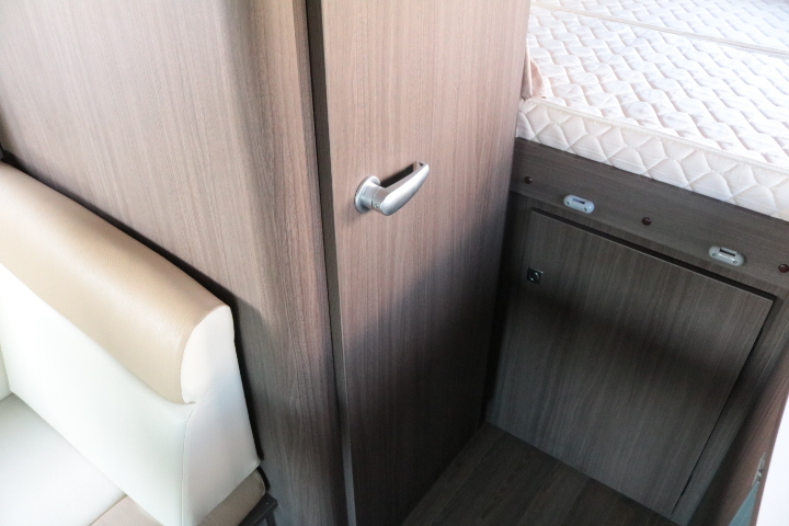 キャンピングカーキャブコン