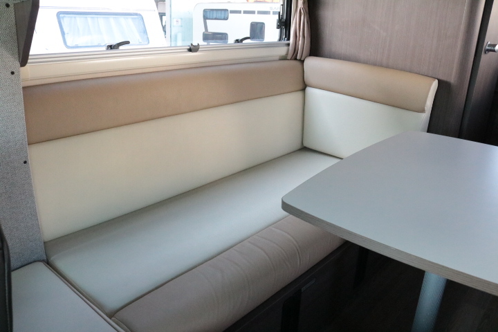 キャンピングカーキャブコン