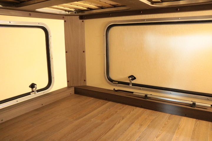 キャンピングカーキャブコン