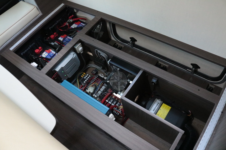 キャンピングカーキャブコン