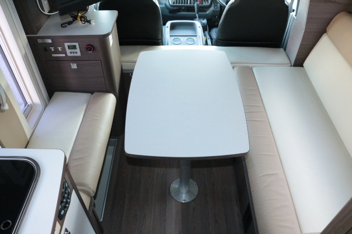 キャンピングカーキャブコン