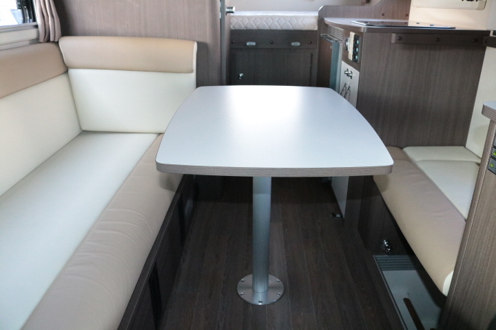 キャンピングカーキャブコン