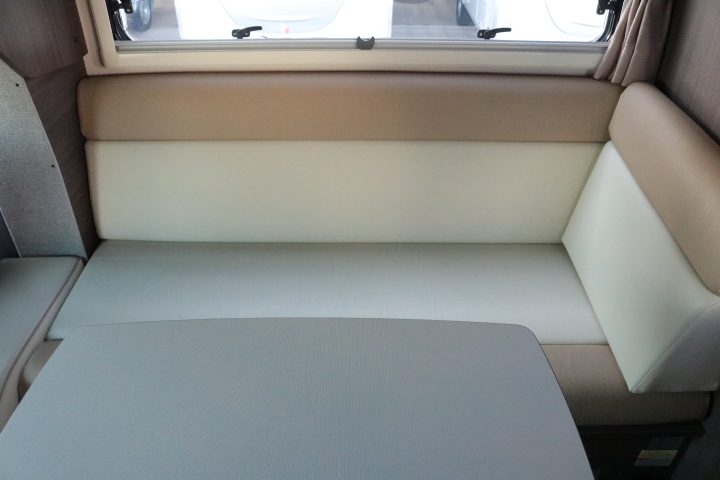 キャンピングカーキャブコン