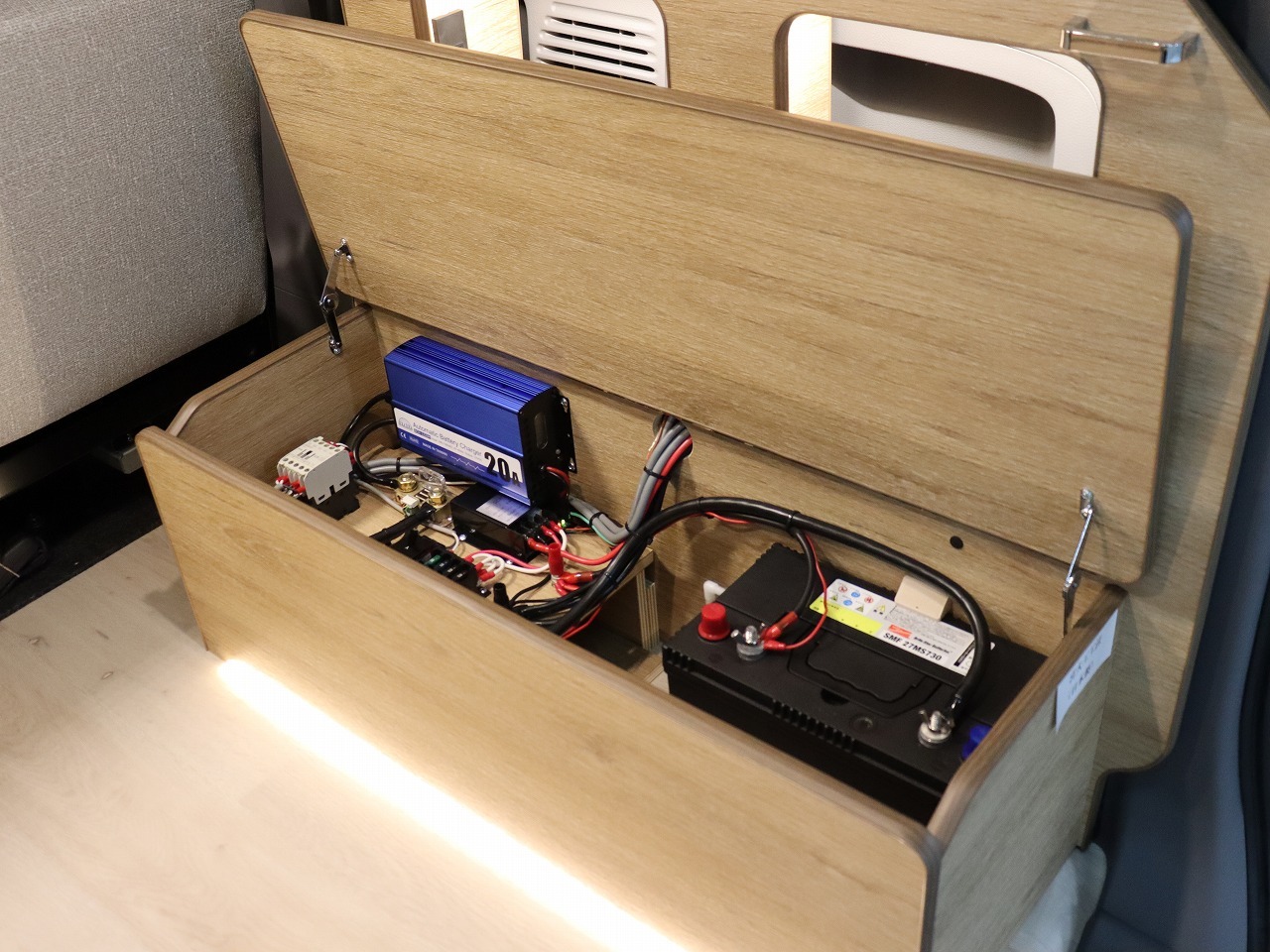 キャンピングカーバンコン