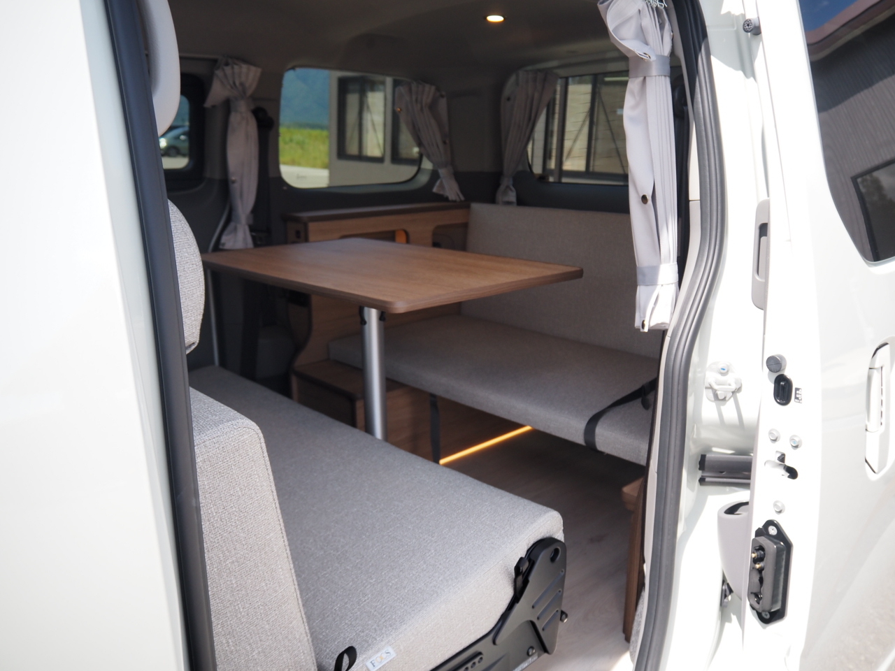 キャンピングカーバンコン