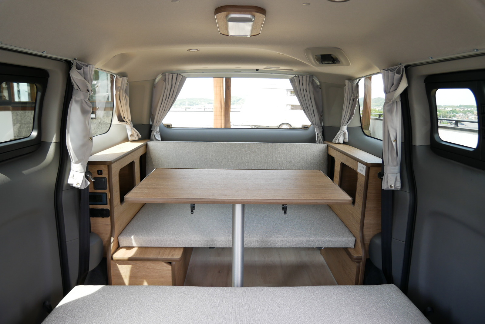 キャンピングカーバンコン