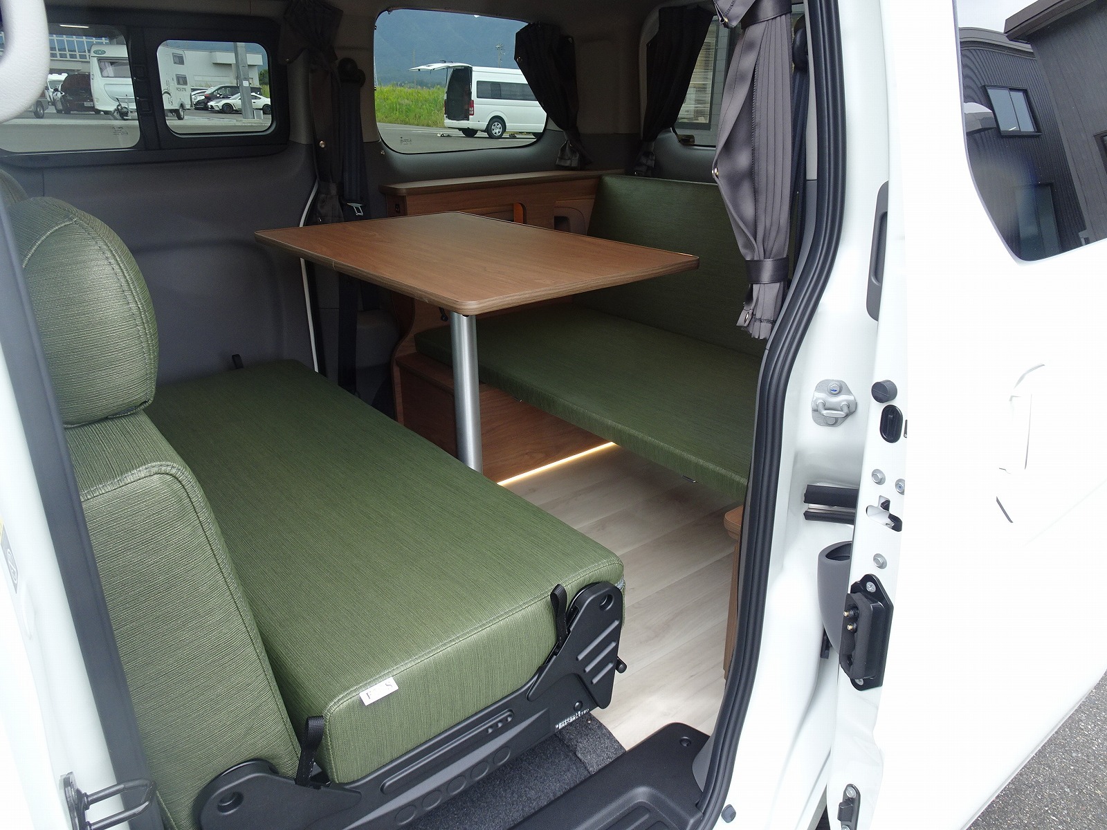 キャンピングカーバンコン