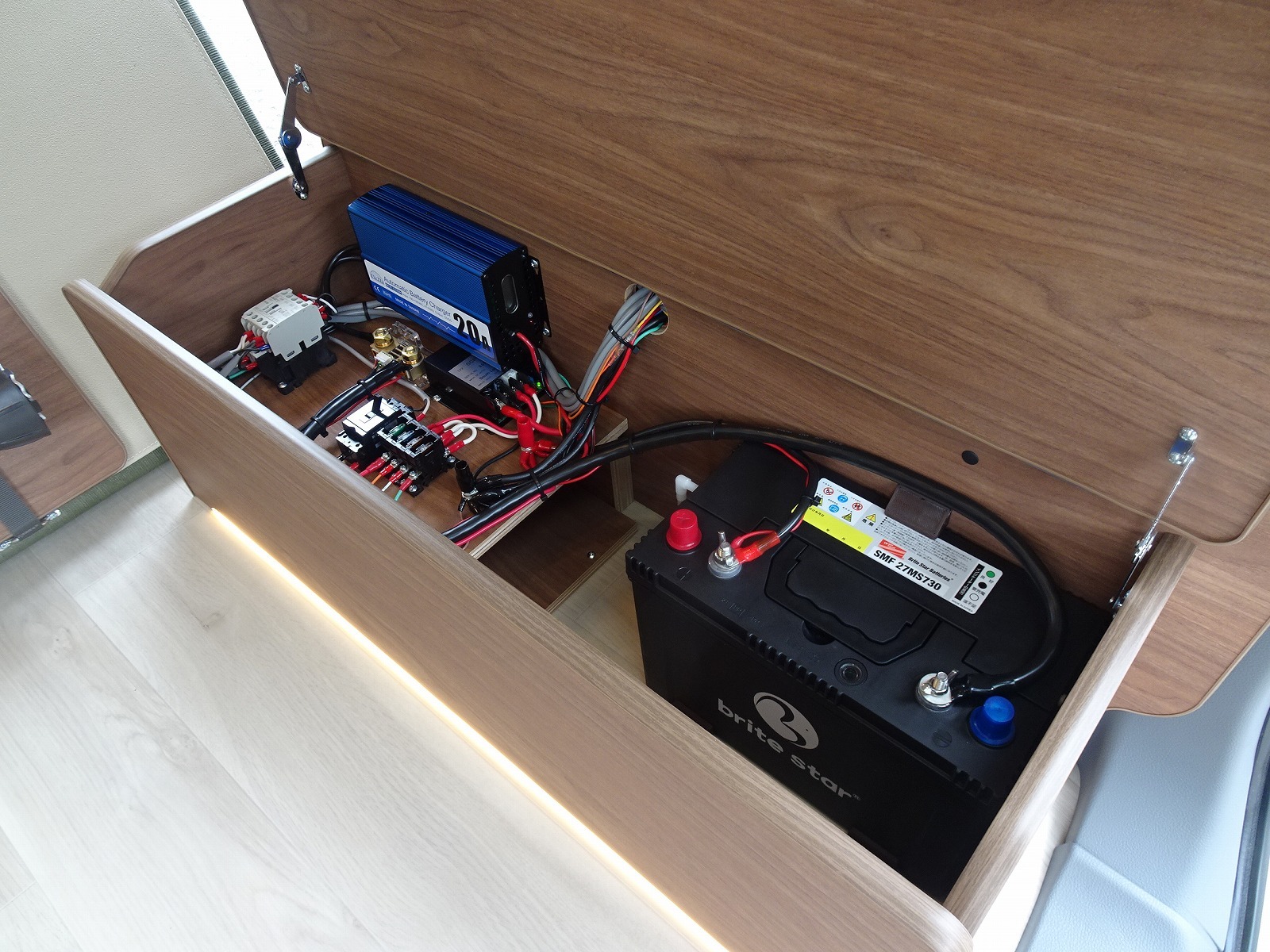 キャンピングカーバンコン