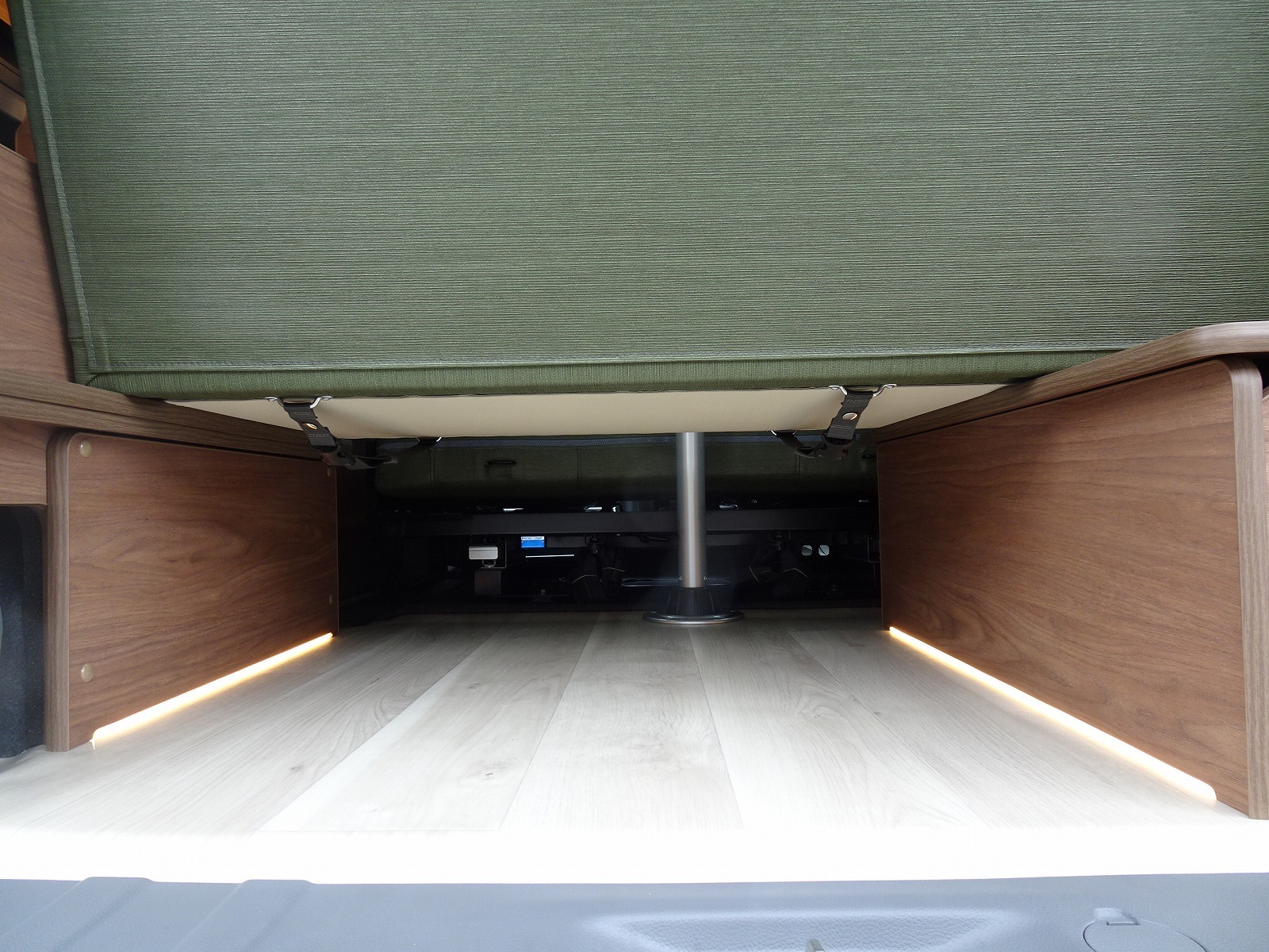 キャンピングカーバンコン