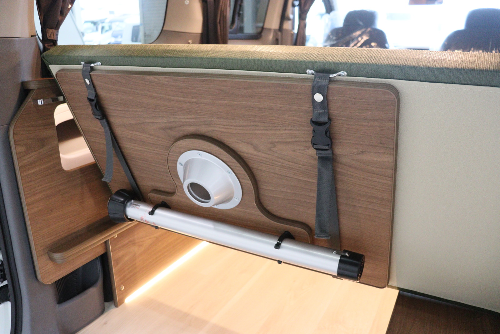 キャンピングカーバンコン