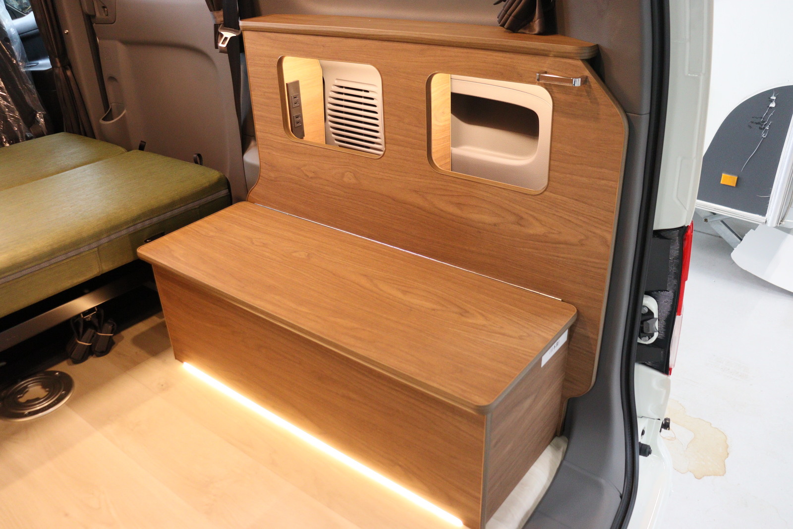 キャンピングカーバンコン