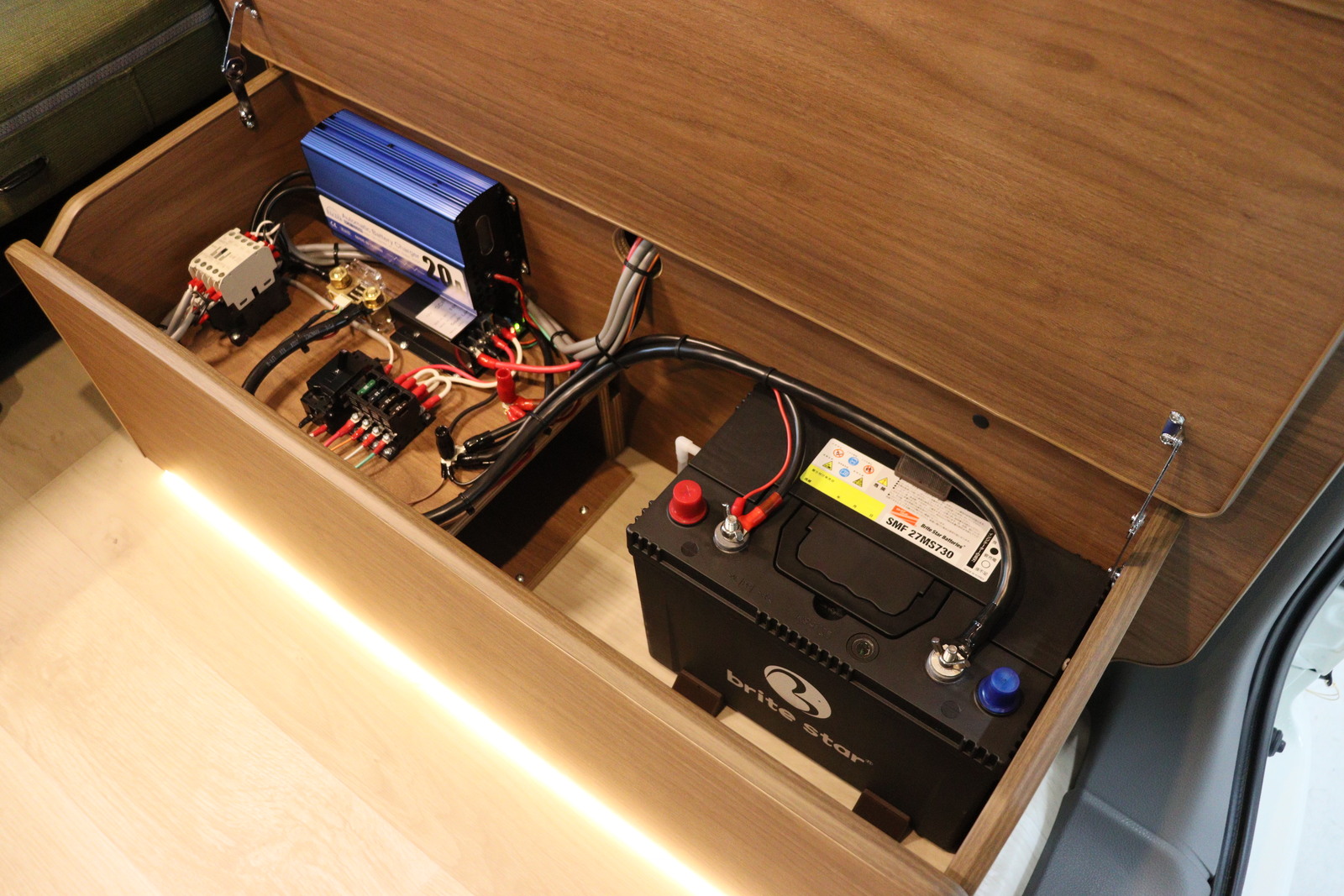 キャンピングカーバンコン