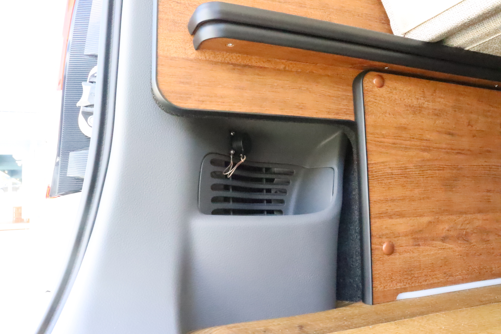 キャンピングカーバンコン